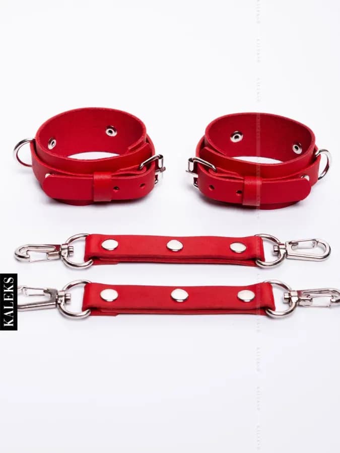 Наручники для секса и бдсм из натуральной красной кожи