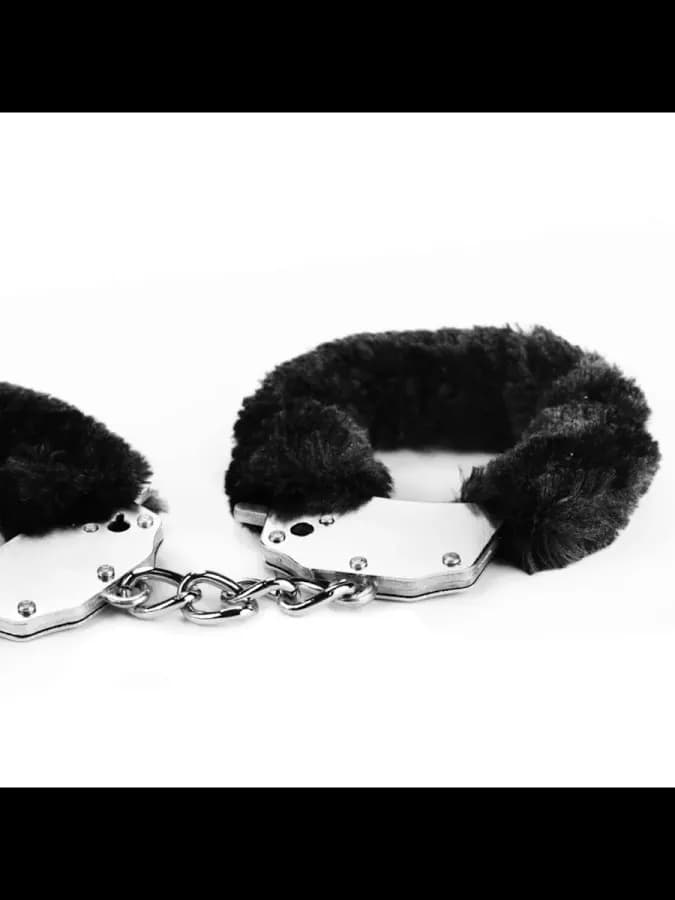 Металлические черные наручники с мехом Fetish Handcuffs — фото 3